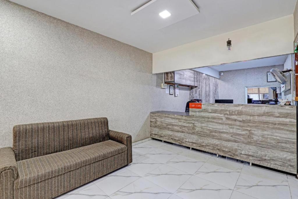 Hotel Mayura, Ankleshwar Kültér fotó