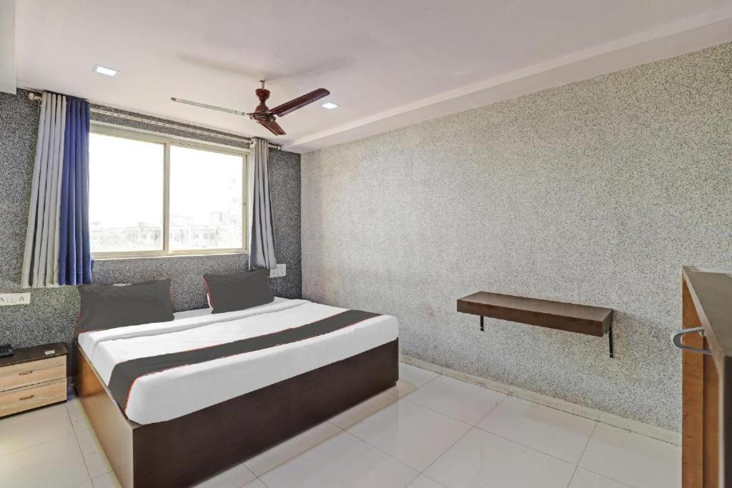 Hotel Mayura, Ankleshwar Kültér fotó