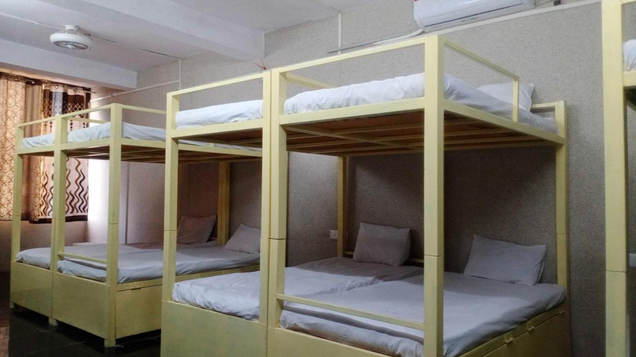Hotel Mayura, Ankleshwar Kültér fotó