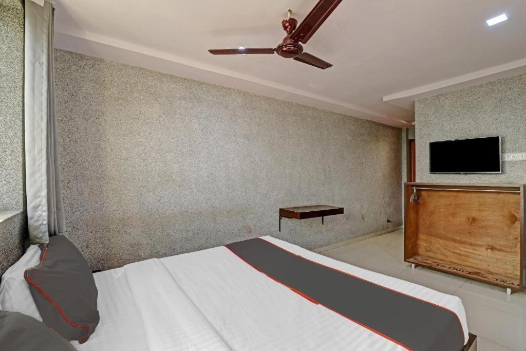 Hotel Mayura, Ankleshwar Kültér fotó
