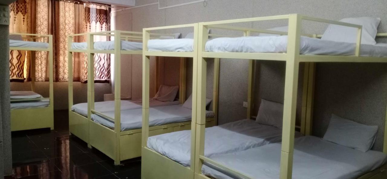 Hotel Mayura, Ankleshwar Kültér fotó